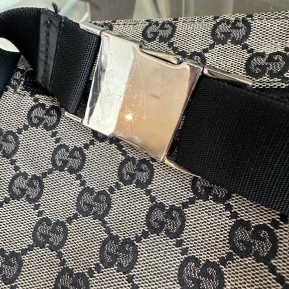 GUCCI VINTAGE BELT BAG/CROSS BODY BAG WITH ADJUSTABLE STRAP. - Picture 13 of 14